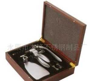 紅酒開瓶器木盒套裝 精選不銹鋼制品，品質(zhì)與格調(diào)的完美融合